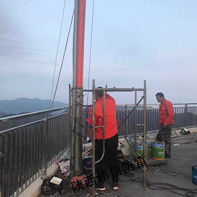 衢州天气雷达站避雷针安装项目现场图1